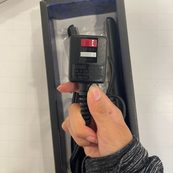 G.S.S. TITANIUM LE HAIR STRAIGHTNER - Picture 7 of 7